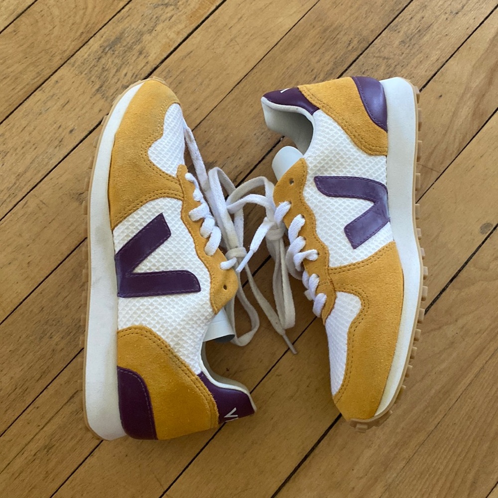 Unworn Vera Sneakers size 37